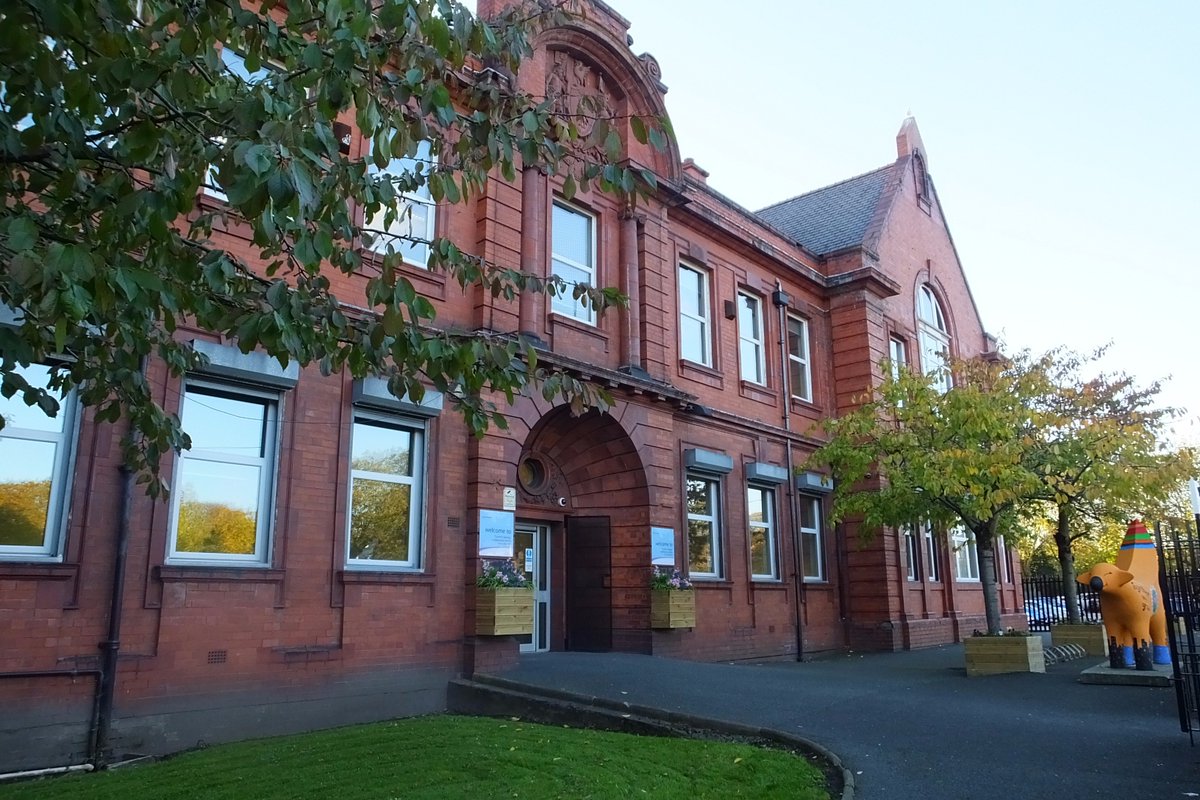 SIL_Ltd's tweet photo. If you need space for #interviews #meetings #conferences &amp; #training close to #Liverpool #citycentre &amp; #seftonpark, get in touch with one of the team today! With excellent #transport links #free #parking &amp; #IT included in your hire | @Toxteth_Annexe ''where ideas meet'' https://t.co/ZFvpWat5X3
