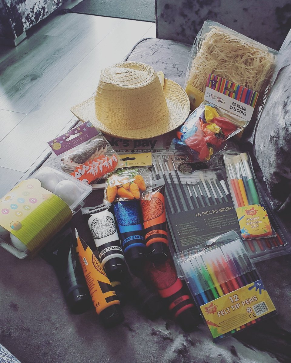 collo_shell's tweet image. Day off with my lil man making Easter bonnets.. haven't attempted paper mache since my school days in Mr gaffneys class 😂🙏 let's see how this turns out.. won't look like how it does in my head ha.. #thisisanartattack #prayforme #hopeheforgivesmefortheworstbonnet xxx