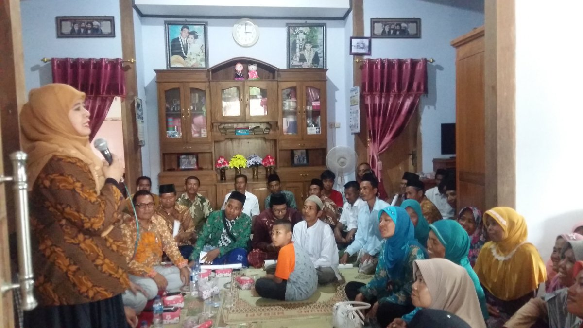 Bu_Endang_Maria's tweet photo. Menyapa masyarakat Sempurejo, Jambangan, Kecamatan Mondokan, Kabupaten Sragen. #KomisiVIII #DPRRI

@DPR_RI https://t.co/ZqimVwi1b3