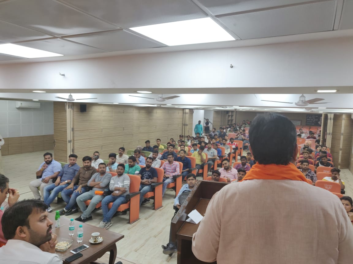 goelgauravbjp's tweet photo. @BJYM welcomes #FirstTimeVoters at #Chandigarh.
#Youngters will vote for @BJP4India & @narendramodi
@CaptAbhimanyu @SanjayTandonBJP
@Ramlal
@AmitShah
@poonam_mahajan
@PiyushGoyal
#BharatBoleModiModi #CongressManifesto #RahulDealWithScamsters #WednesdayMotivation https://t.co/s4XPKCzwQK