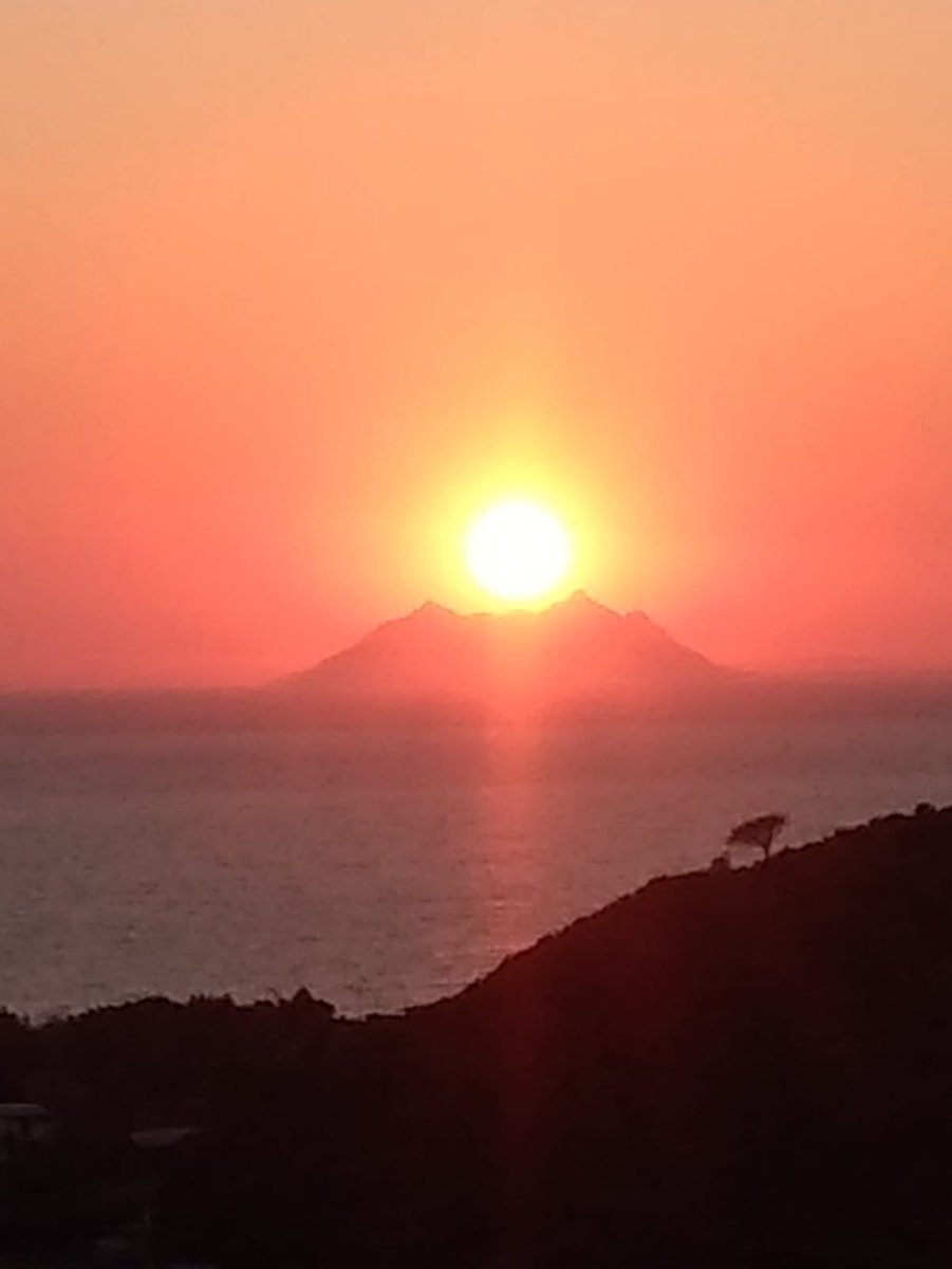 LionsResidence's tweet photo. #Gaeta #LionsResidence #Tramonto #Panorama https://t.co/zId94x6Bqj