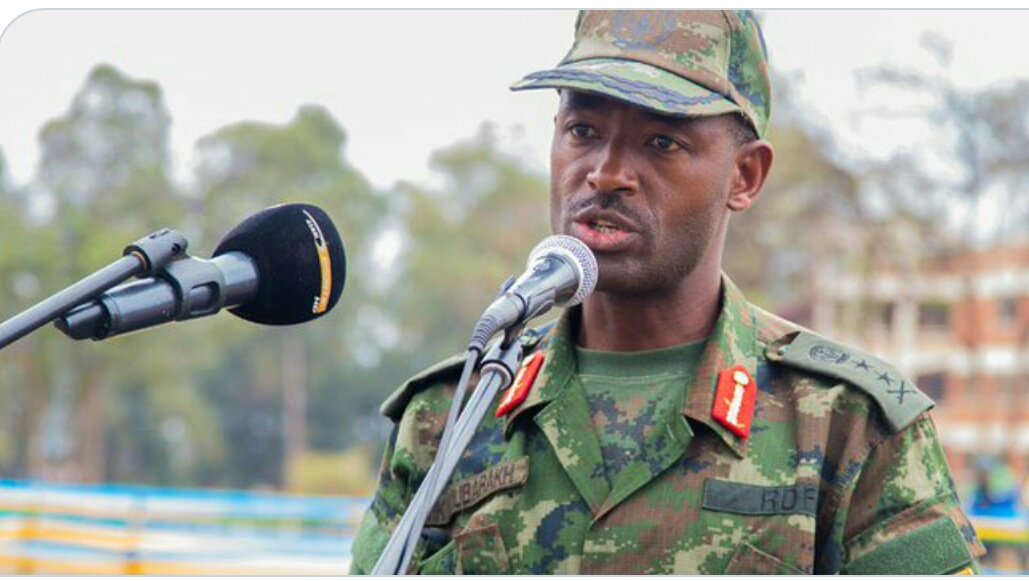 GasiraboGrace's tweet photo. Mugusoza ibikorwa bya #AERGGAERGWEEK2019 major general mubarak muganga yuveze ko tugomba gukora cyane kugirango tuzabe abagabo bahamye kandi ko urwanda rwacu rushyoshye #AERGGAERGWEEK2019 @NyagatareDistr https://t.co/WbpDI19l4J