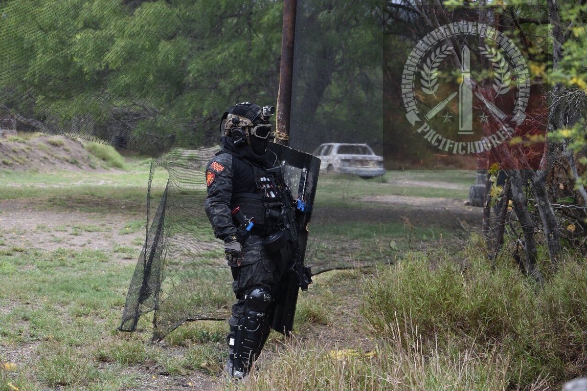 JEVUZMETAL's tweet photo. #Airsoft #domingodebbs #pacificadoresmty #juggernaut #M60 #Shield #M4 https://t.co/hfyNk8lQXB