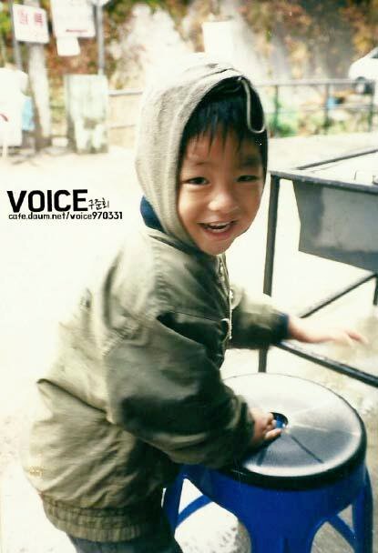 Let me put baby Koo's adorable smiles in this thread too!  #JUNHOE  #JUNE  #iKON  #구준회  #준회  #아이콘  #ジュネ