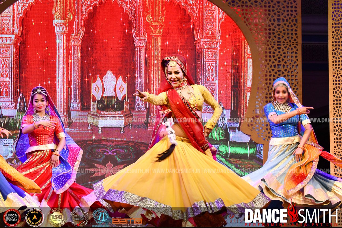 DanceSmithIndia's tweet image. Beautiful and rich presentation by team @DanceSmithIndia which extends the glory of the event up to a level.
#Bollywood #StagePresentation #StageShows #Performers #Performance #LiveEntertainment #Nazarana