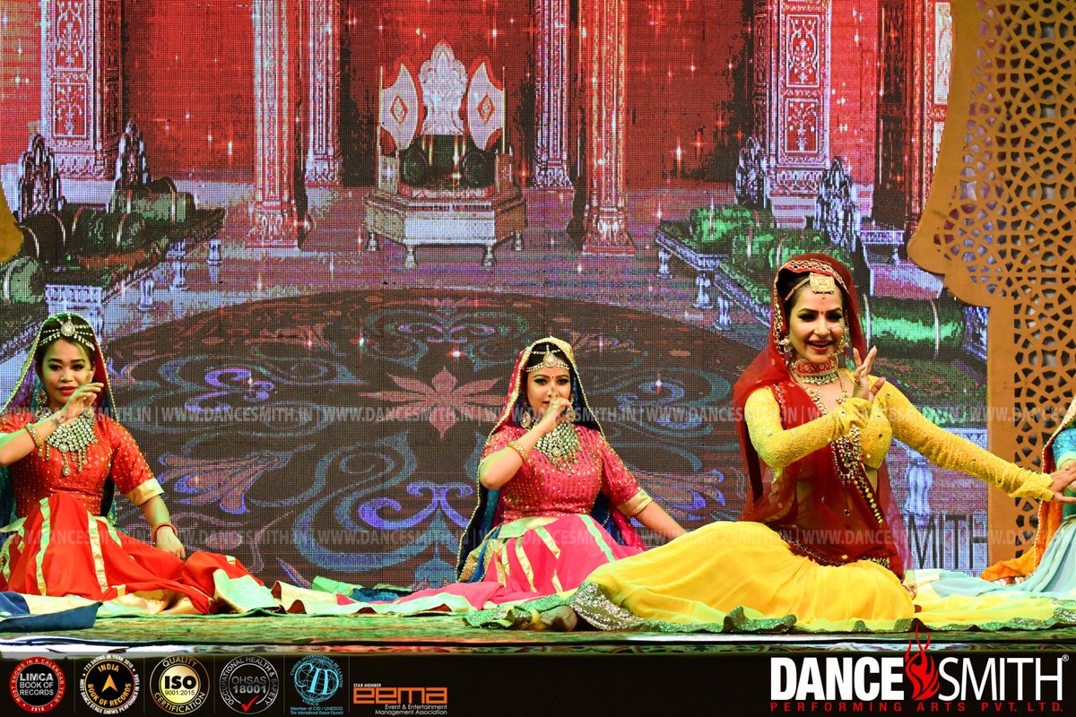 DanceSmithIndia's tweet image. Beautiful and rich presentation by team @DanceSmithIndia which extends the glory of the event up to a level.
#Bollywood #StagePresentation #StageShows #Performers #Performance #LiveEntertainment #Nazarana