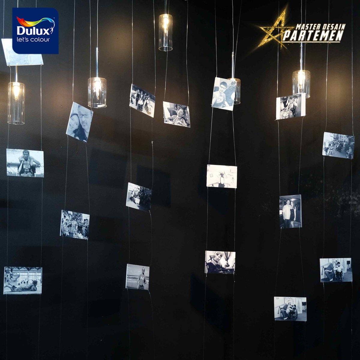 Dinding di salah satu ruangan desain Glenda ini menggunakan efek colour motion dari Dulux Elegant Daytime + Colourmotion Fade Denim. Penempatan beberapa photo dan lampu-lampu terlihat begitu mengenang sosok sang Ayah. #MasterDesainApartemen <a href="/OfficialGTVID/">OfficialGTVID</a>