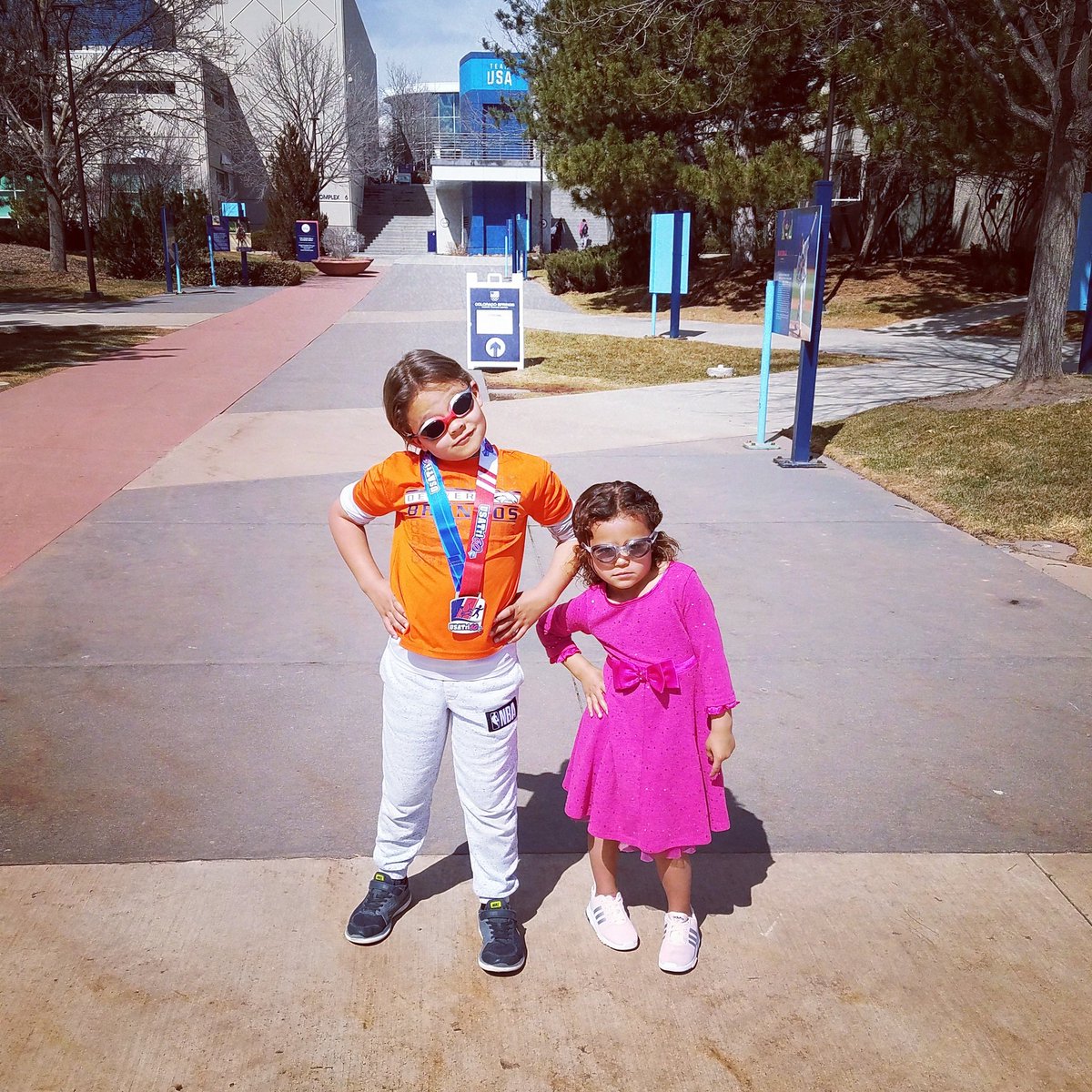 Laurenleigh84's tweet photo. These two!!! Not sure who wore the goggles better that day- them or me π€·ββοΈ π€£ πββοΈ π΄ββοΈ πββοΈ #USATri60 https://t.co/Ie7HPYKodg