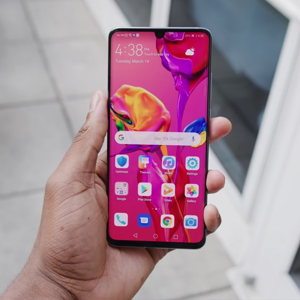 RevelationsTech's tweet image. Worthy S10 competitor? The Huawei P30 Pro has it all. Top-notch specs, Amazing display and a quirky quad-camera setup that will put other flagships to shame. Stay tuned for more updates. @Huawei #news #HuaweiP30