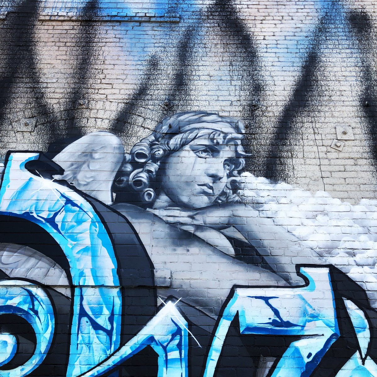 Menace Two x Resa Piece #LA #streetart #east4thstreet #alamedastreet #LAartsdistrict #DTLA 📍 menaceresa.com