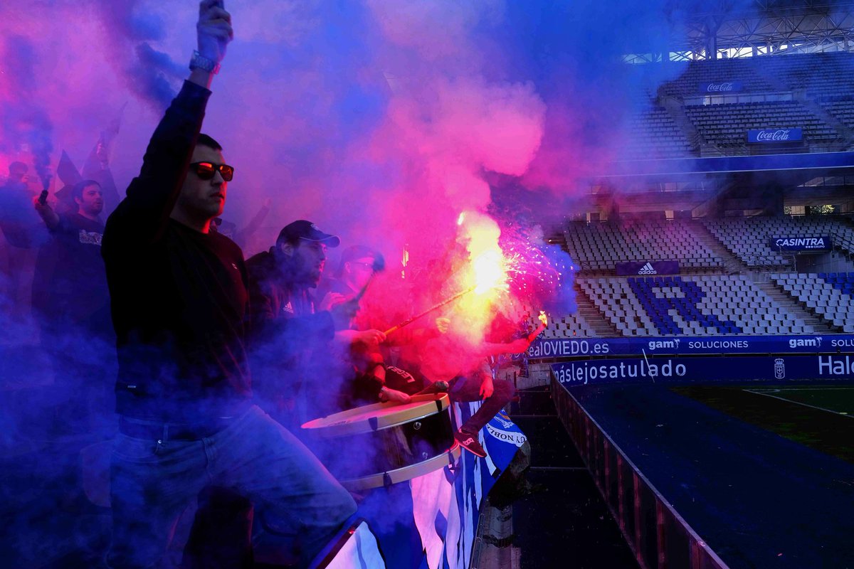 DEFFotos's tweet photo. #keeptheflameburning
#symmachiarii #ultrasoviedo #ultras #oviedo #fantics #sm94 #flares #fondonorte #realoviedo #rocf1926 #carlostartiere #vetusta #500px https://t.co/Kwt49lAxtw