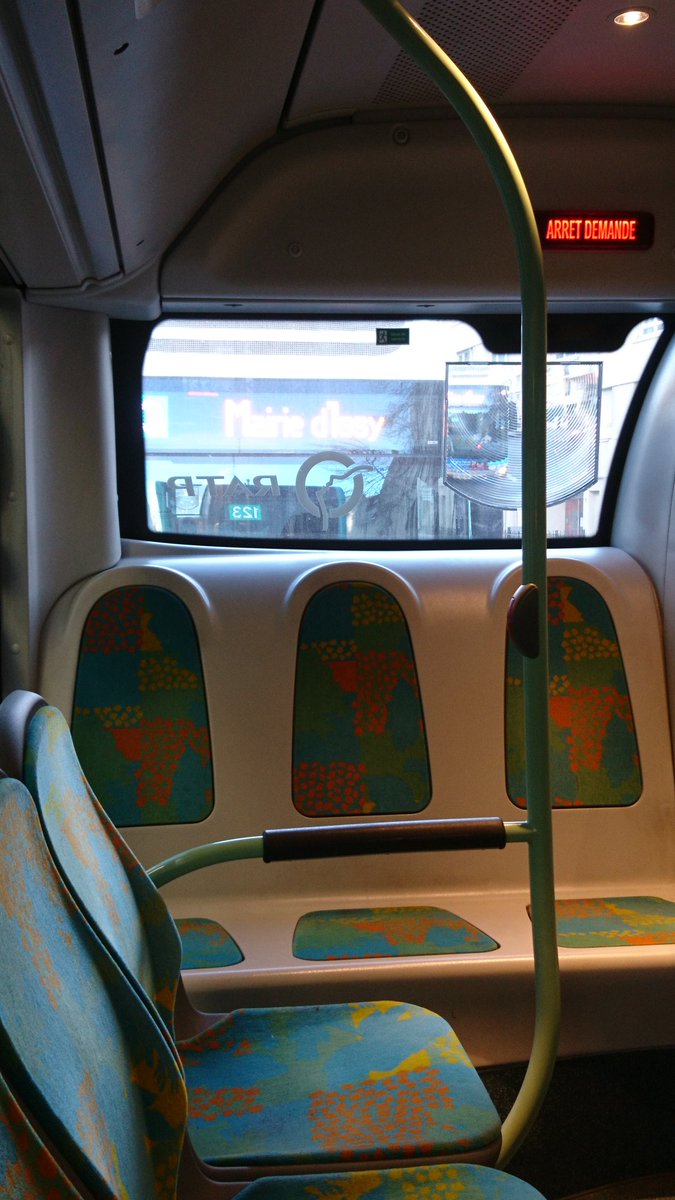 Silou_swim's tweet image. @ClientsRATP j'adore votre regulation du #bus123, les deux se suivent juste après le terminus #PortedAuteuil. Forcément le suivant est vide.
En plus, la ligne est détournée sans qu'on en soit informé. 😡