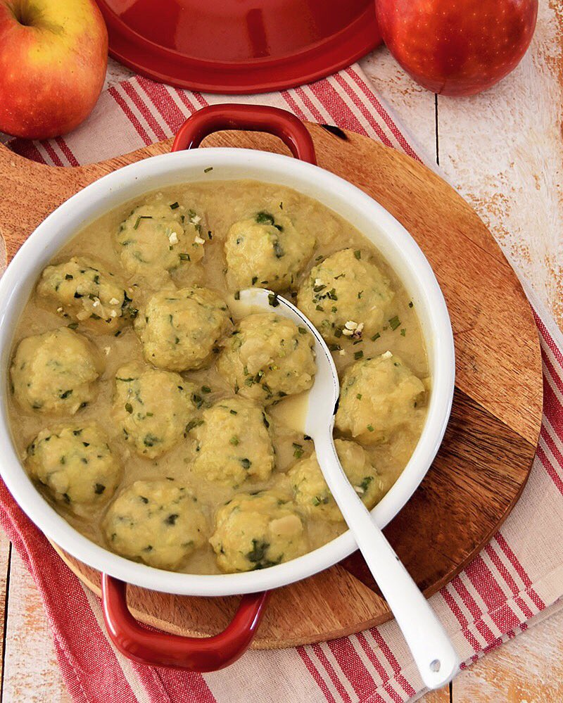 chez_by's tweet photo. Nueva Receta ✨
Albóndigas de pollo y espinacas con salsa de cebolla y manzana.
.
https://t.co/67nPVQVP5J @emeequisbcn https://t.co/x5mEQsrGeA