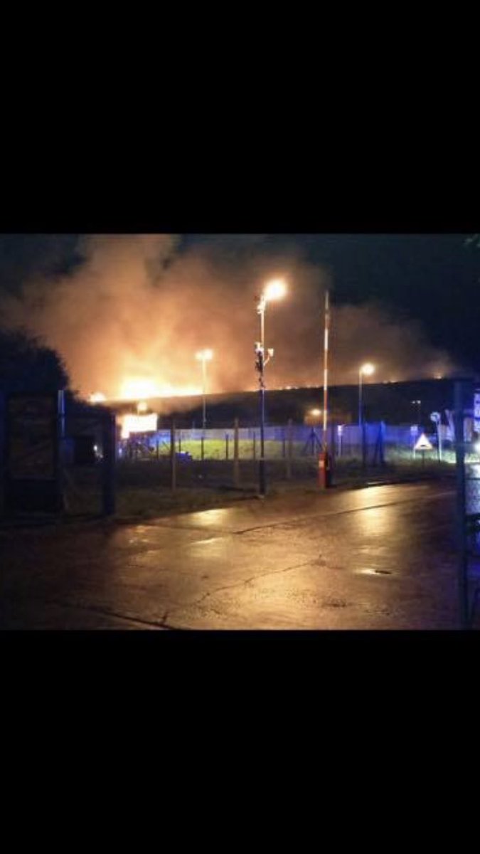 EastWitt_stn40's tweet photo. BEEP BEEP BEEP — Over night the crew were alerted to attend a fire at the community waste recycling facility in Chichester. The incident is still ongoing with a large volume of rubbish still burning #bestjobintheworld #ProudToBeOnCall https://t.co/JcTo0vb8Af