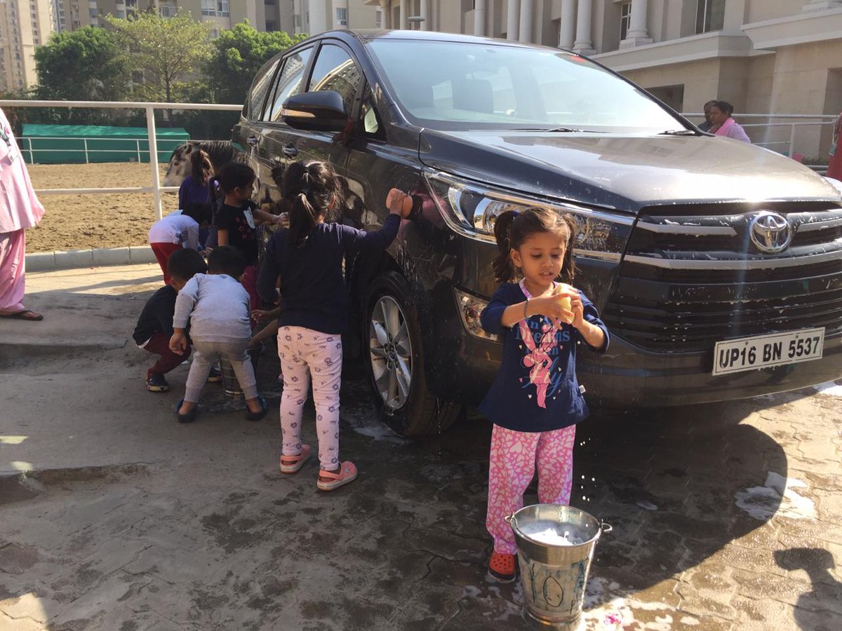 AneeshaSahni's tweet photo. #prenursery Ss @PathwaysNoida washed a car today #scrub #squeeze #clean #playbasedlearning #playmatters #outdoorlearning #outdoorclassroomday #developingmotorskills #earlyyears #EarlyChildhood https://t.co/4DuVFMsySZ