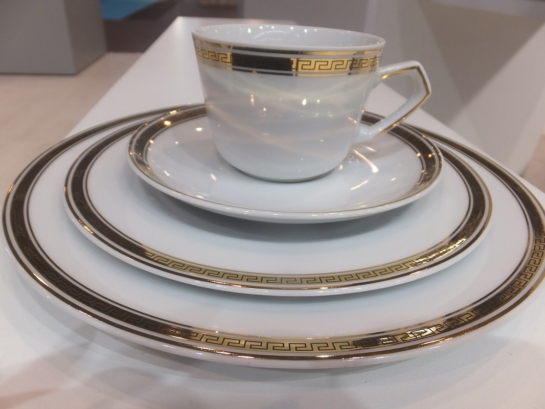 💫NEW GRANDEZZA 💫 this porcelain collection with golden ornament - handcrafted - sprays the breath of the South 💫 opulent flowers and breakfast at first sunrise  💫 bit.ly/2BsKlSu

#interiordecor #interiordesign #interiorstylist #tableware #tabledecoration #homedecor