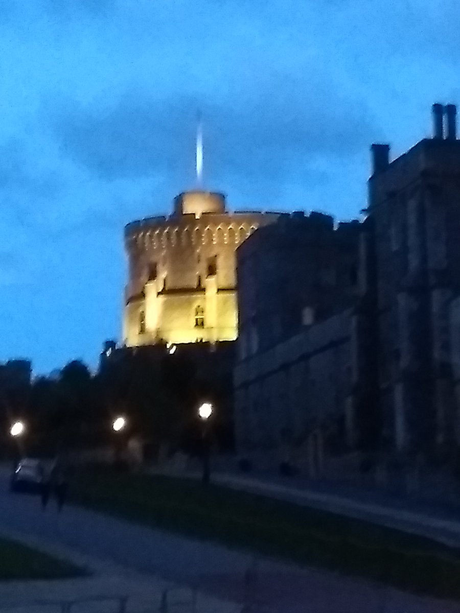 GallaghCovChes's tweet photo. Was lucky to be invited on behalf of #friendshipproj to a reception at Windsor Castle last night as part of the #NCVO100 celebrations, and able to meet many inspiring small charities, alongside Her Majesty the Queen and members of #TheRoyalFamily https://t.co/bHXFoqLdgi