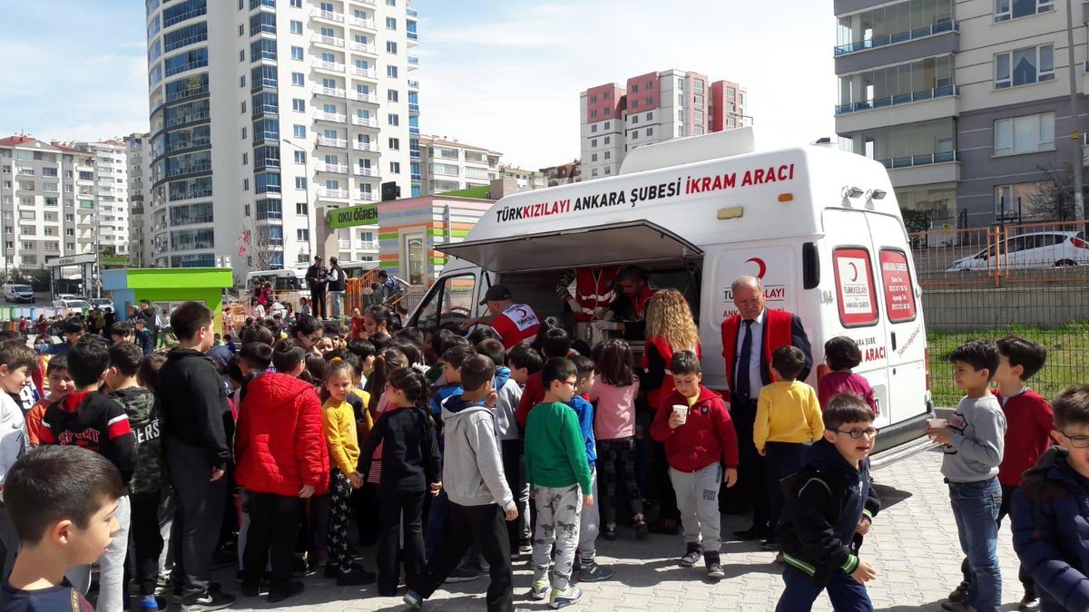 kizilayankara's tweet photo. Etimesgut Şubemizin girişimiyle Abdurrahim Karakoç İlkokulunda düzenlenen kan bağışı etkinliğinde Aş Ocağımız tarafından yapılan 1.500 kişilik çorba dağıtımı yapılmıştır. https://t.co/SlOGYH9XZz