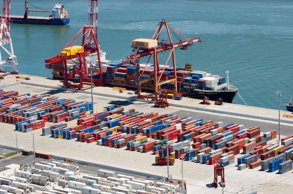 Kalmarglobal's tweet photo. Kalmar’s automated and manual straddle carriers selected by Patrick Terminals for fleet renewal programme: https://t.co/xVbRrp1Ymi https://t.co/ozmmbmNzmz