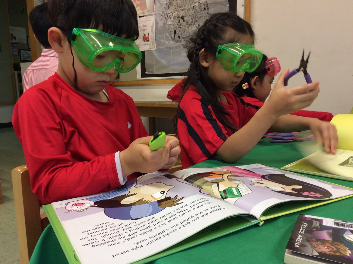 SuzanneMcClusk1's tweet photo. Going beyond that the only material in a book is paper. Today Reception B looked at the parts and purpose of different types of books using different tools to suit the purpose. There is always more to see than forst meets the eye #cdnisls #projectinnovate #exploration #discovery https://t.co/yW6BQFf7R7