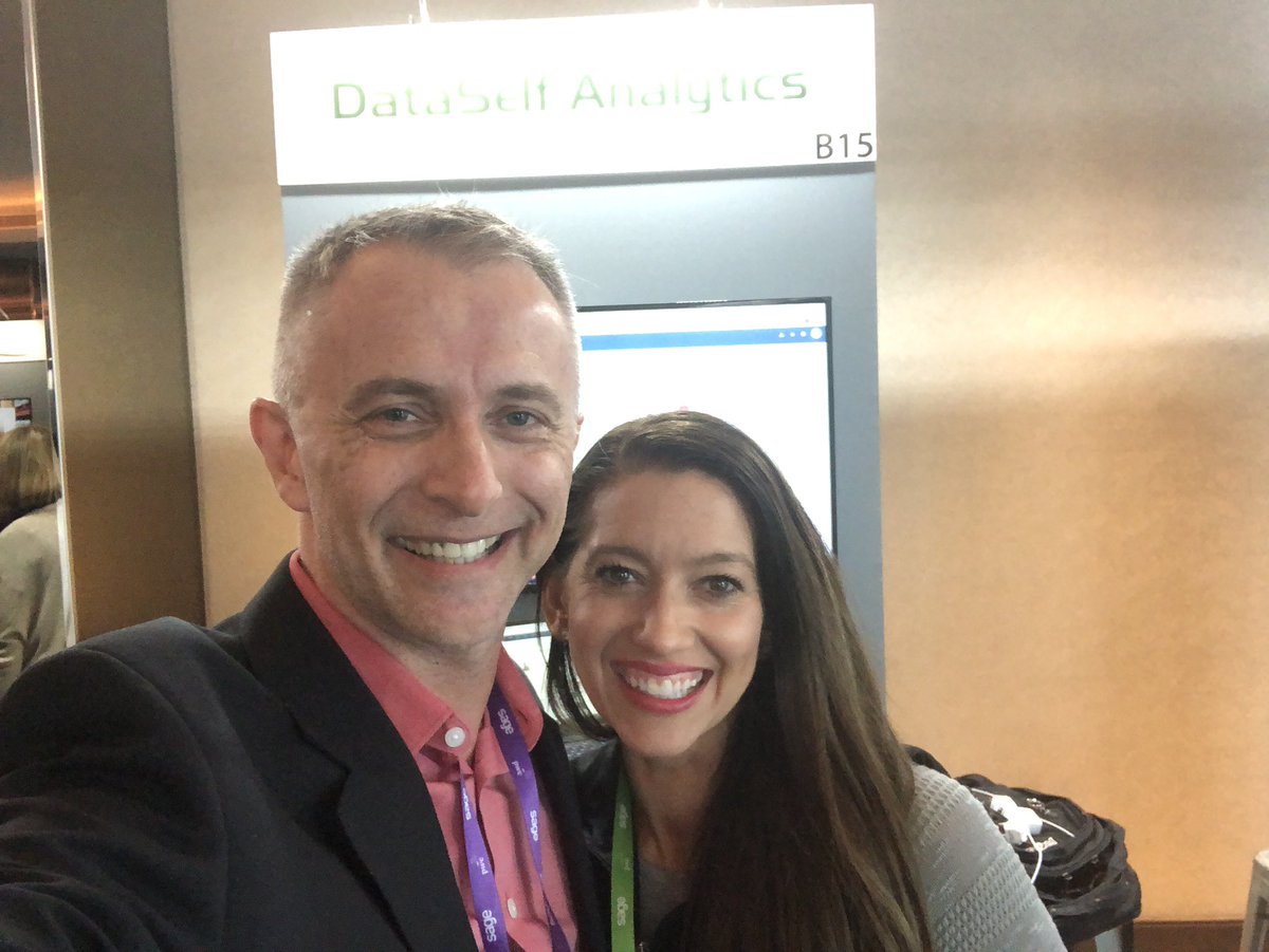 jonigirardi's tweet photo. #dataselfie with @Sbrush22! Super thank you for all help, support and friendly presence 🙏🏼💪🏼 #SagePartnerSummit #Dubai @dataself #tableau #powerbi #datawarehosuing #5000KPIs https://t.co/WYWdILKjno