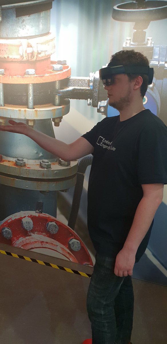 @EE_Suite #HMI19 ok, I've done it. I have a feeling now for #HoloLens2. I do see an incremental improvement. The improvement went in the right direction. Now it's time for software. <a href="/Vuforia/">Vuforia, a PTC Technology</a> (what I tried) is definitely a good example.
