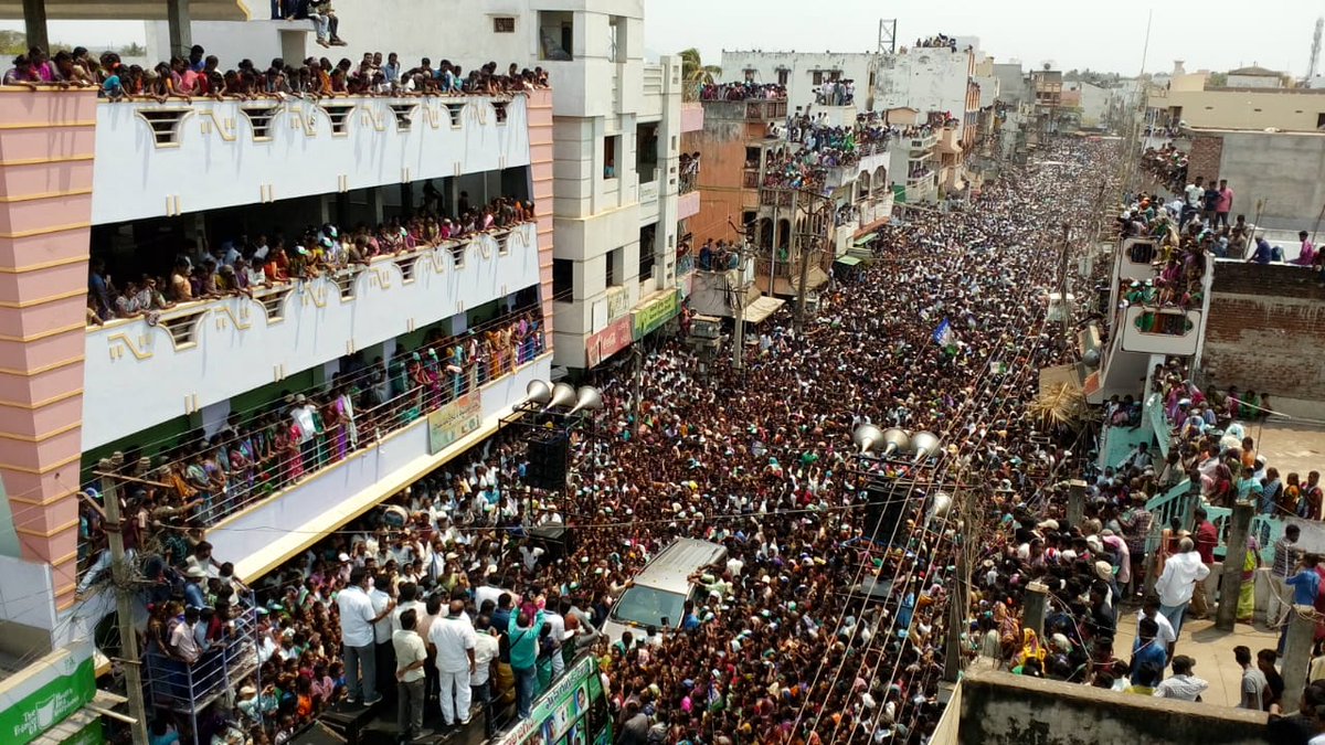 YSRCParty's tweet image. విజయనగరం జిల్లా, గజపతి నగరంలో వైయస్ విజయమ్మ ఎన్నికల ప్రచారం is.gd/6YM1CI #YSJaganForAP #APWithYSRCP #VoteForFan