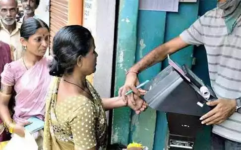 shakti20661937's tweet photo. No aadhaar no ration? Hard blow by Gujarat govt on poor and marginalized Only those who have aadhaar registration and linked it with ration card will get ration from a (PDS) shop.
#SupportNwp #VoteforGasstove #VoteforNwp #loksabhaelections2019 #Electioncampaign #Hervoicemyvoice https://t.co/NQmoaAzzdr