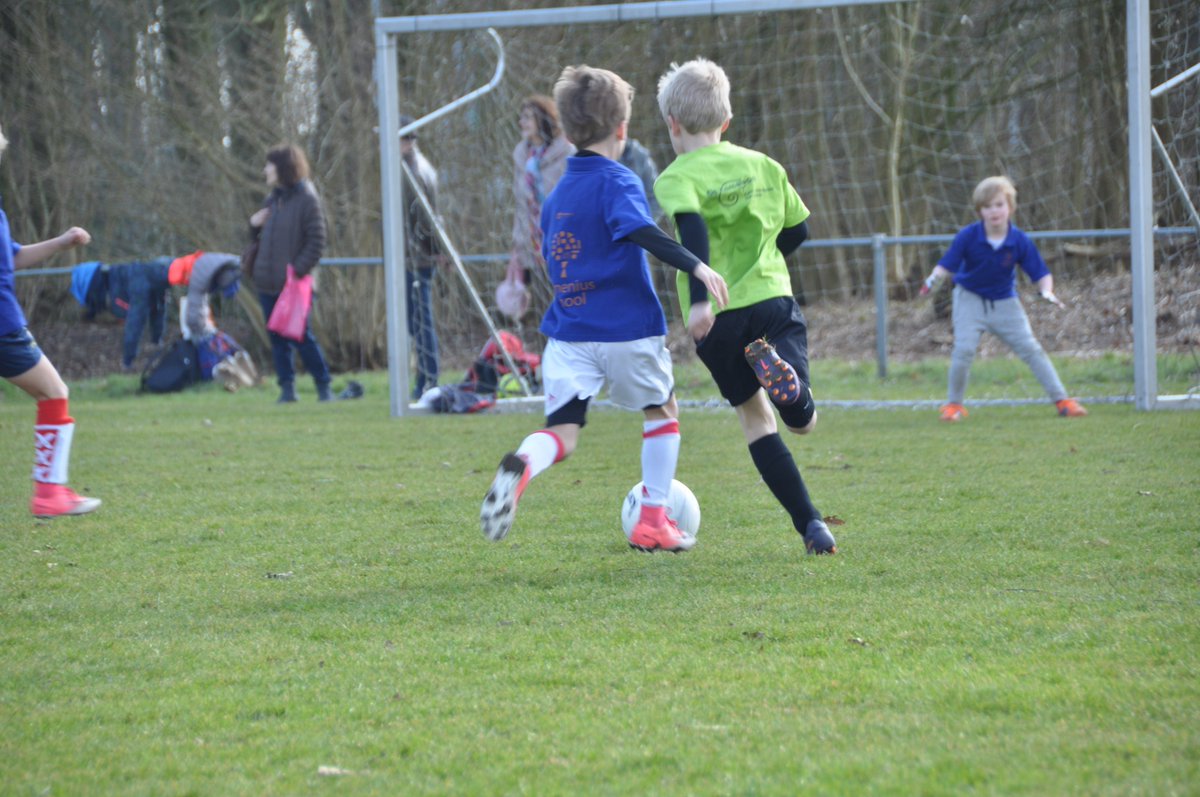 Schoolvoetbal | Vandaag starten groep 5 en 6 aan het jaarlijkse schoolvoetbaltoernooi. Vandaag wordt er gespeeld bij ZSC Patria en SV Zeist. Veel succes allemaal!