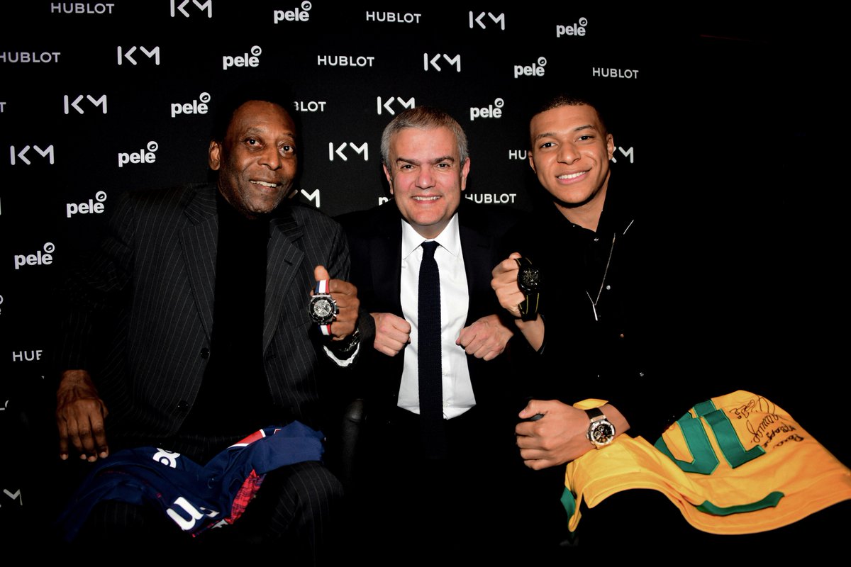 Hublot's tweet image. A meeting of legends, talent, humility and passion. King @pele has crossed the Atlantic to meet @KMbappe for a truly historic and moving encounter.

#HublotLovesFootball #hublot #mbappe #pele