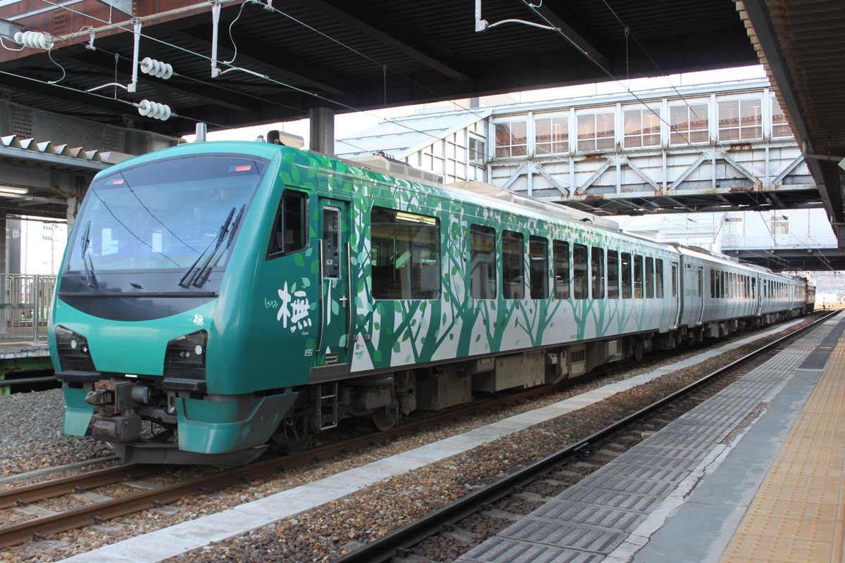 リゾートしらかみ