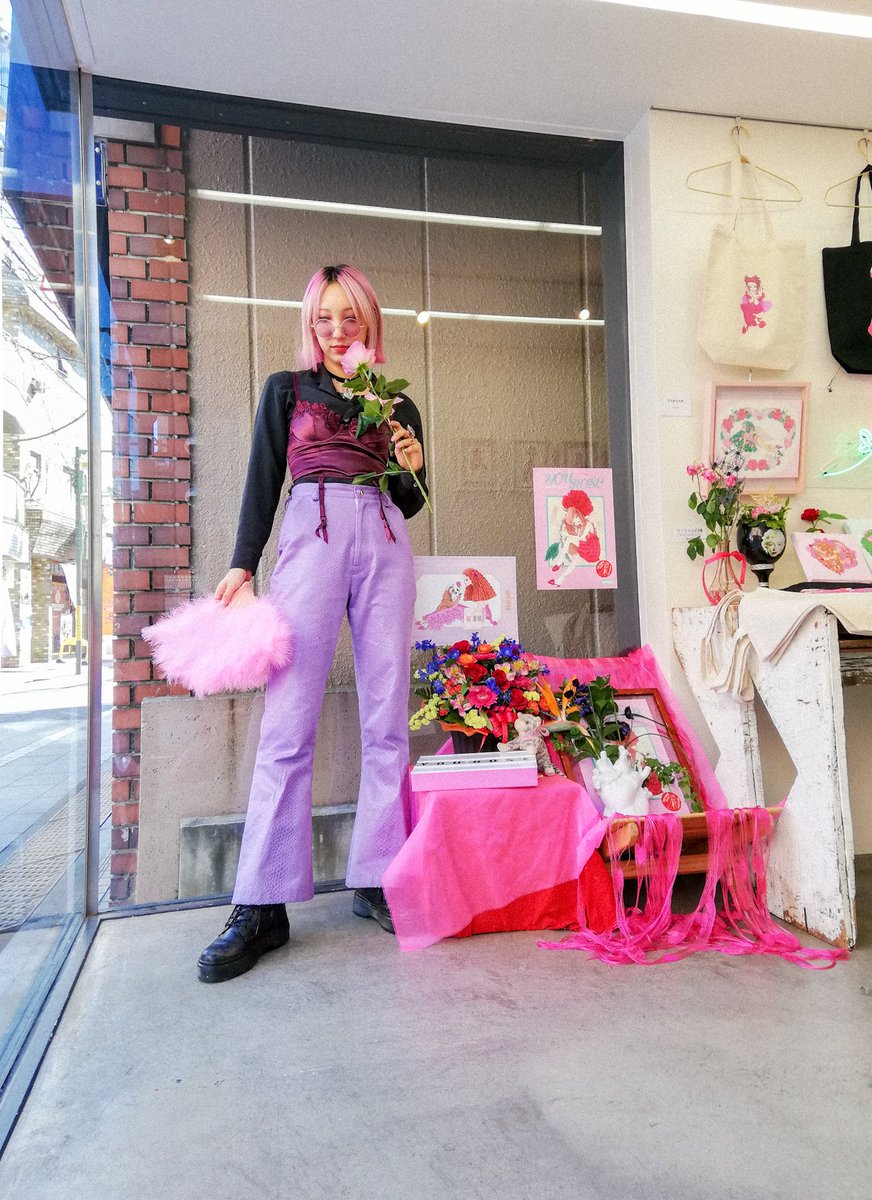 banchi___'s tweet photo. 麗しのパープル女が来てくれたのでピンクの薔薇とピンクの扇子でお写真とらせていただいた💜美

#YOUROSE https://t.co/x73i77T2Q7