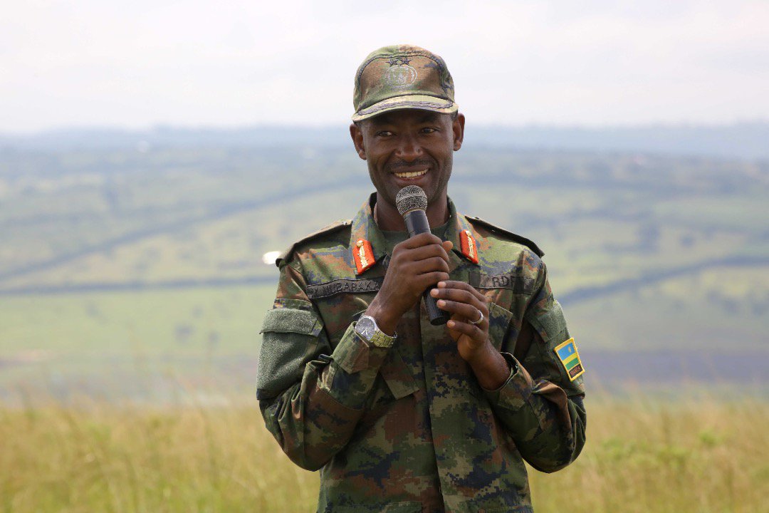 KazozaJackson's tweet photo. "The foolishness of suicide within this sweet and modernized Rwanda must be counted by everyone" said Major General Mubarak Muganga on #AERGGAERGWEEK2019 closure! We as survivors, we are the hope of the nowadays Rwanda and the Rwanda we want. #kwibuka25 https://t.co/LdHiFNWWkq