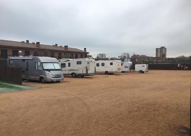 areaBCNbeach's tweet photo. El cielo está encapotado, ¿quién lo desencapotará? 🤔
Nosotros le ponemos nuestra mejor sonrisa 😁
Os esperamos en #AreaCamperBarcelonaBeach

#vanlife #vanlifestyle #camperarea #campersite #Barcelona #Beach #CabreraDeMar #VilassarDeMar #homeiswhereyouparkit #lluvia #abril https://t.co/QaSRn1OWj5