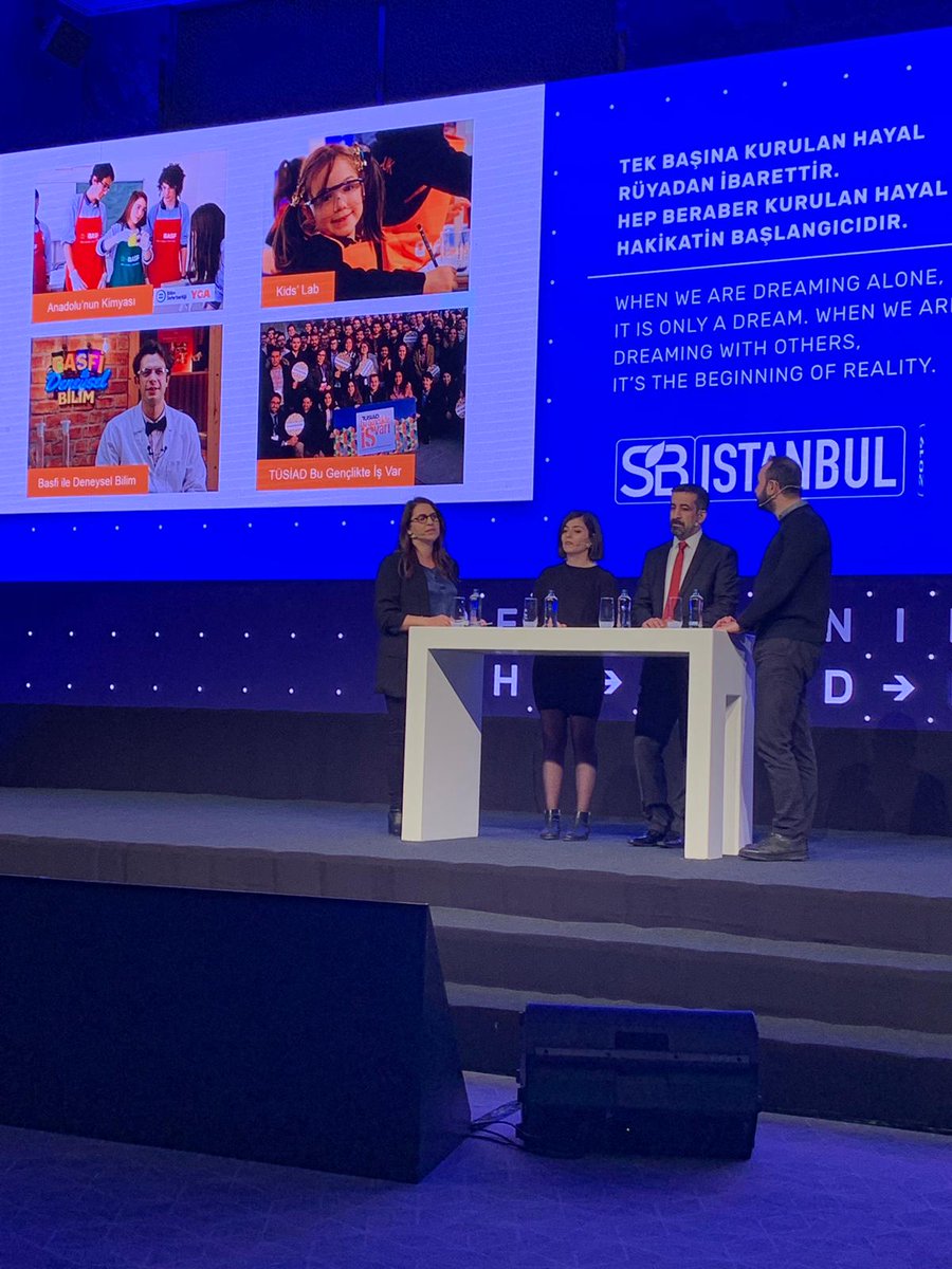 “Tek başına kurulan hayal rüyadan ibarettir. Hep birlikte kurulan hayal hakikatin başlangıcıdır.” fikrini benimseyen BASF İletişim ve Kamu İlişkileri Direktörü <a href="/ArzuDenizAksoy/">Arzu Deniz Aksoy</a>, Cizre Fen Lisesi Kimya Öğretmeni Şerif Balcan ve YGA Yönetim Kurulu Üyesi Murat Ugis sahnede!