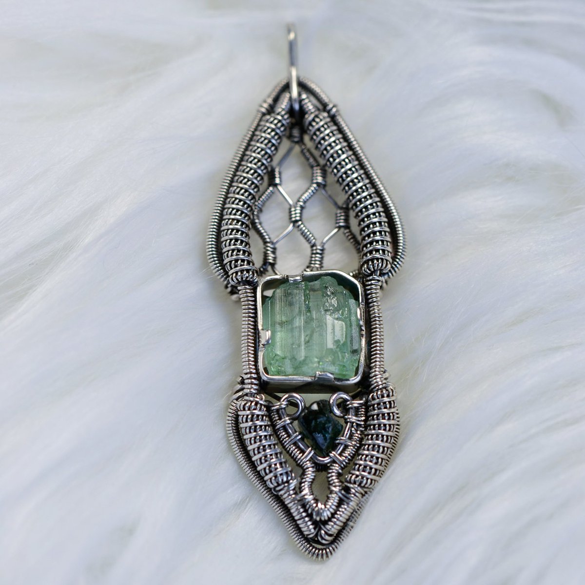 WireWrapGuide's tweet photo. A 7.12ct tourmaline and a small nugget of darkgreen tourmaline under it (by me). #wirewrapped #wirewrap #jewelry #necklace #pendants #wrapsofig #handmade #wirewrapguide https://t.co/cErfjHQKsN