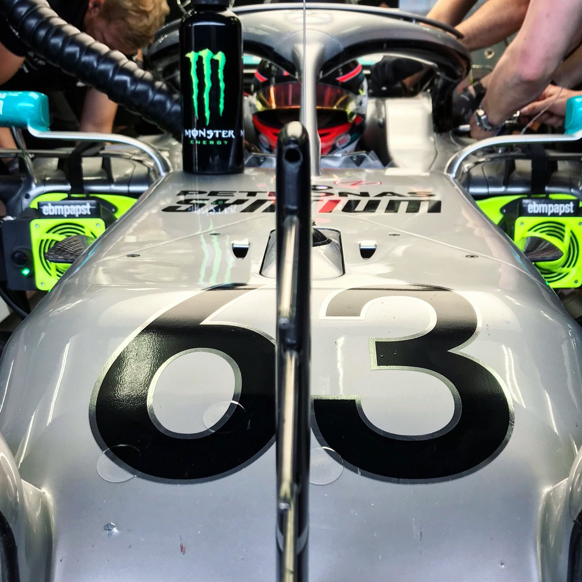 Back behind the wheel of a Silver Arrow 💪

#F1 #BahrainTest 🇧🇭 <a href="/MercedesAMGF1/">Mercedes-AMG PETRONAS F1 Team</a>