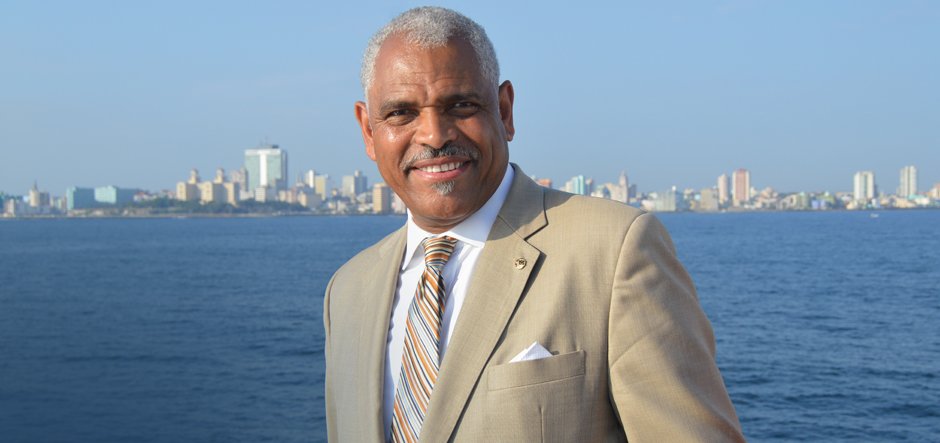 Cruise_Ferry's tweet photo. “All we have to do is listen – our guests will tell us exactly what they want, how they want it and when they want it." Arnold Donald of @CarnivalPLC shares his secrets to improving the #cruise #GuestExperience in new keynote with @Cruise_Ferry. Read more https://t.co/Ytuvpfhs2O https://t.co/FJlla7fViB