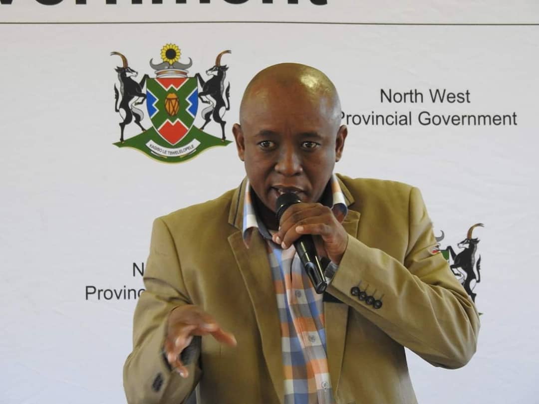 NWPGOV's tweet photo. North West Premier, Prof Job Mokgoro and Members of his Executive Council currently in a meeting with Batlhaping Ba Ga Phuduhucwana Traditional Leadership led by Kgosi Tshepo Mankoruane at Chief Court in Taung. #NWPG #BathoPelePrinciples #NWEXCO https://t.co/s734xK6TEs
