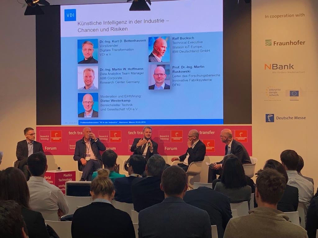 abbdeutschland's tweet photo. „Industrielle KI hat andere Anforderungen als Consumer-#KI“, so 
#ABB-Experte Dr. Martin Hoffmann auf dem Forum „Research and Technology“ der @hannover_messe. #ABB #Technologie #HM19 #KünstlicheIntelligenz https://t.co/XprsCu7zgr