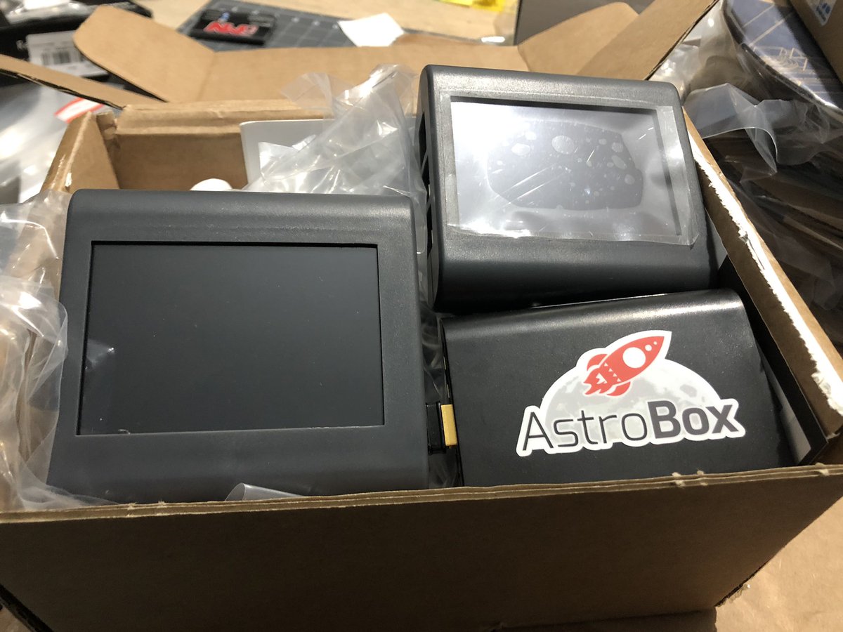 3DMakerNoob's tweet image. My Prusa farm is about to undergo a decent organised upgrade thanks to @AstroPrint3D #astrobox 😁😁
