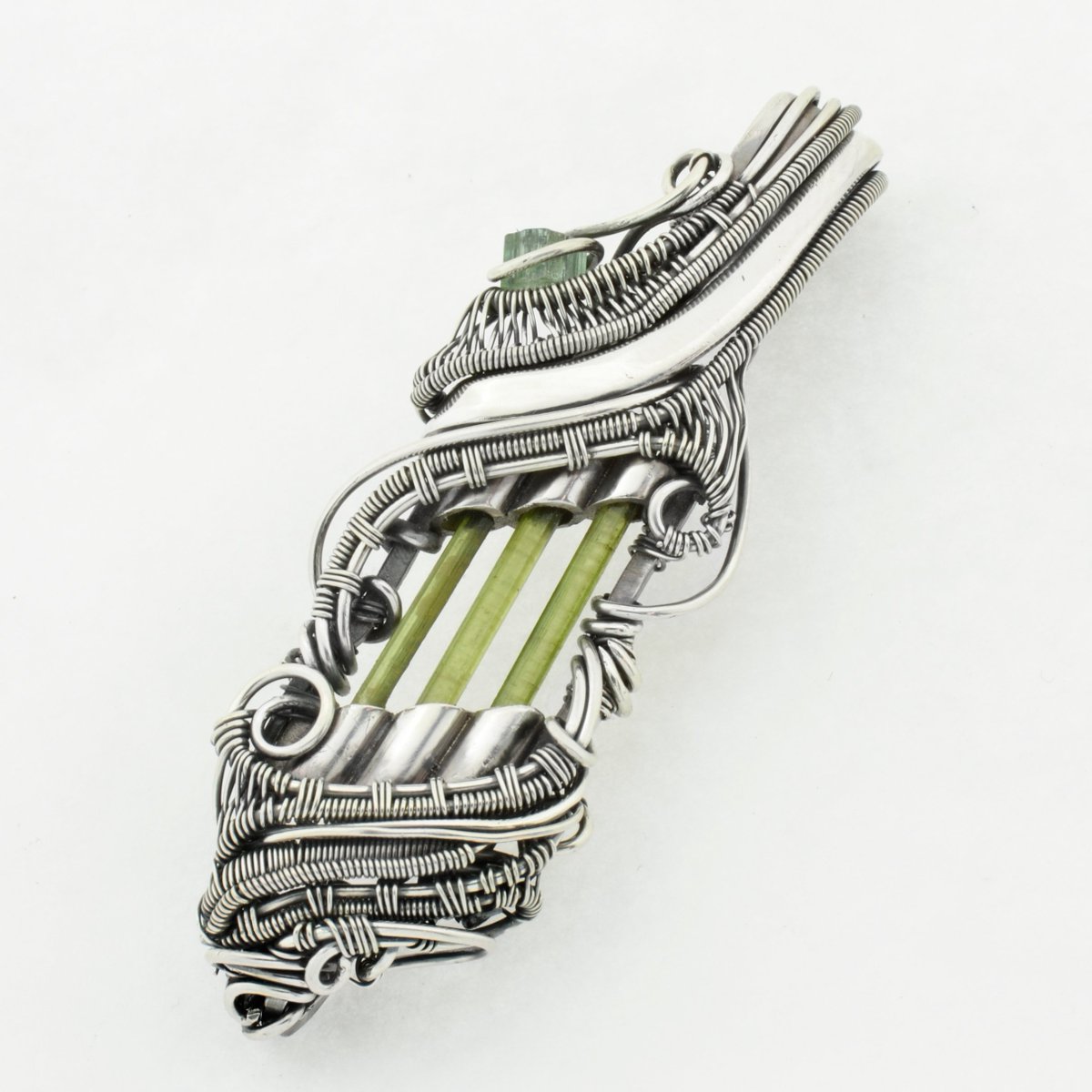 WireWrapGuide's tweet photo. I broke a tourmaline rod. Twice. I worked on it for 7-8 hours, cursing, thinking it would end up a failure. But look at this beauty now! It reminds me of a gothic church organ. (by me) #wirewrapped #wirewrap #jewelry #necklace #pendants #wrapsofig #handmade #wirewrapguide https://t.co/LXbHfaORa5