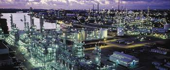 Havenvereniging's tweet photo. Ca 40 chemiebedrijven vormen sterk cluster, waar samenwerking steeds belangrijker wordt om internationaal rendabel bedrijfsklimaat te behouden. Hoe? Dat vertelt @WillemienTerp, VP Fuels @LyondellBasell 22 mei #QuickPortScan @PortOfRotterdam https://t.co/FB6w2dQF8y @RobertTieman https://t.co/uNYq4AucGN