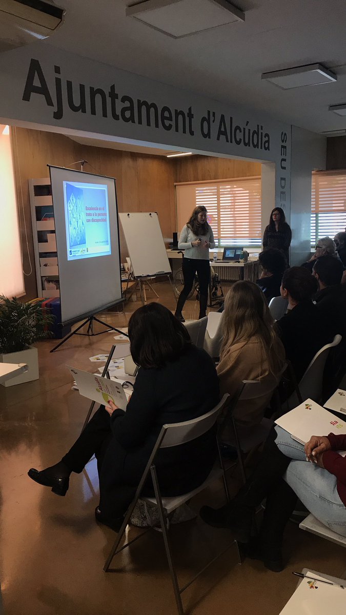 ¡Empezamos la 3ª y última jornada formativa #Alcúdiaperatots!
Clara Gil, docente y directora de <a href="/HANDISPORT/">HANDISPORT MALLORCA</a> nos hablará sobre el trato y servicio a personas con discapacidad.