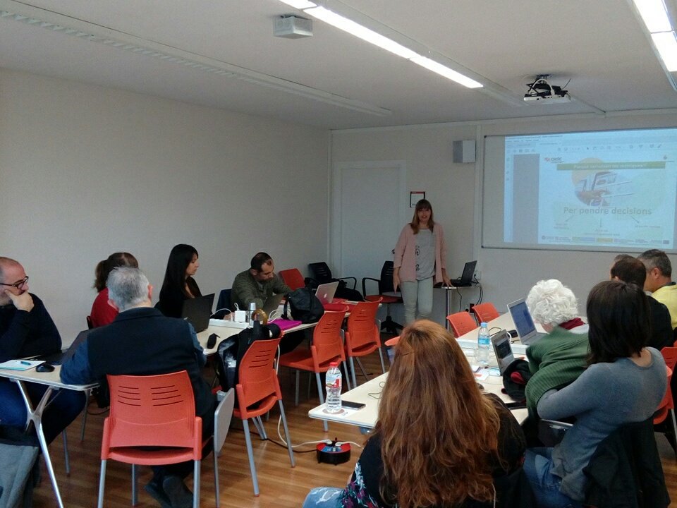 Treballem com funciona google analytics amb Gemma de <a href="/Sugeralia/">SUGERALIA</a> al #csetc #cardedeu #emkt19