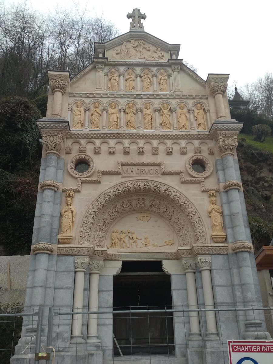 SBetharram's tweet photo. La première station du calvaire Notre-Dame de Betharram. La restauration des autres stations se poursuivent cela grâce à votre générosité et vos dons pour redonner vie à ce joyaux dans le Béarn. Soyez les bienvenues https://t.co/ilAIPwwd3G