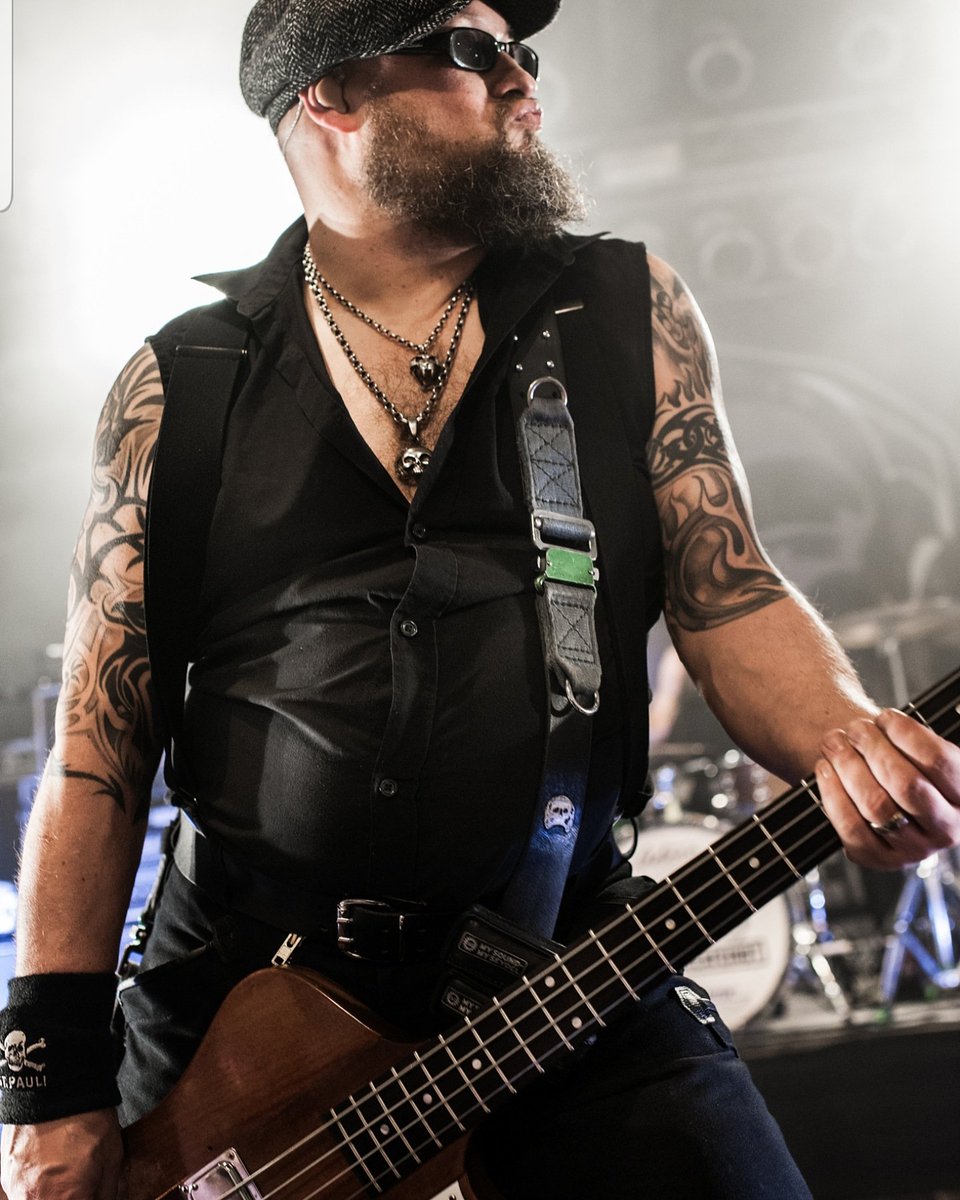 OHRENFEINDT_StP's tweet photo. #OHRENFEINDT 04/19:
05.04. Mannheim
06.04. Reichenbach/Fils
12.04. Schweinfurt
13.04. Weiden/Opf.
Tix https://t.co/kNivQOMm9Z
Pic https://t.co/r9bhFHNROB #liveblog #rockblog #mannheim #reichenbach_fils #schweinfurt #weiden_oberpfalz #sunglasses #bass #harp #paperboycap #stpauli https://t.co/UE8uYGKeeg