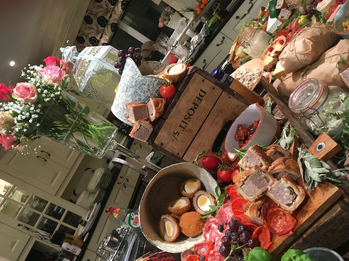 angleseyhog's tweet photo. #VenueCymruWeddingFayre nearly here, come and see us to chat all things #weddingcatering #hogroast #paella #sharingtable #poshbuffet #eveningsnacks #picnicbaskets #wedomorethanhogroast let’s talk food this Sunday @VenueCymru @CelebrationEv @peakmarqueehire @mad_sl @GavsDisco https://t.co/2nOK6Etke4