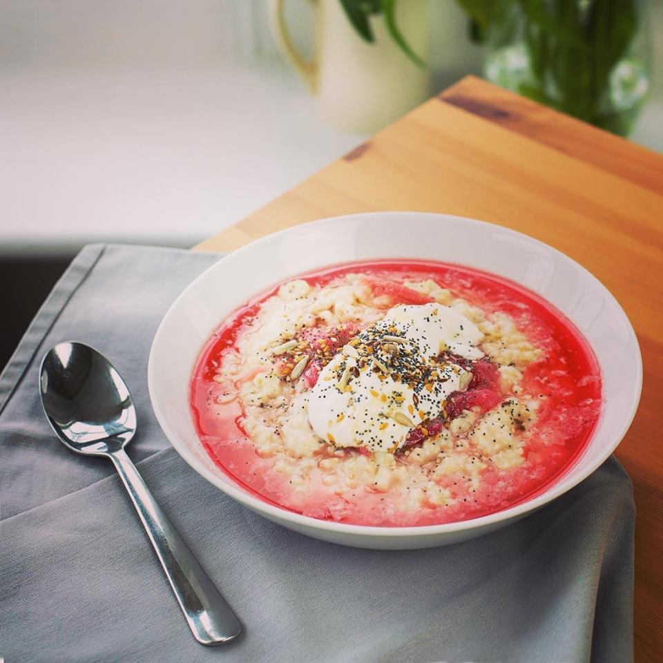 vicaragepembs's tweet photo. Day 3 - One of our favourite breakfast dishes at The Old Vicarage is our creamy organic porridge with poached fruit, Greek yoghurt and Pembrokeshire honey. We're looking for some new goodies to add to our menu too, what would you love? #bnbphotochallenge19 #bedandbreakfast #wales https://t.co/ajRnI2XD0I