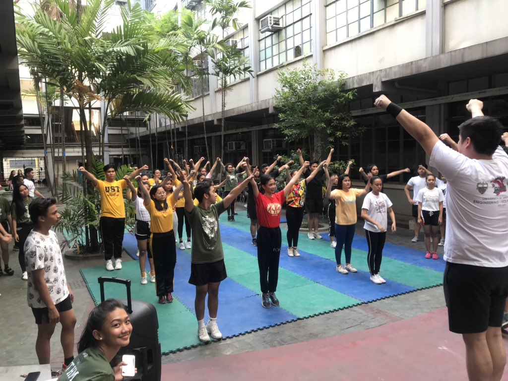 INTENZYC's tweet photo. #HappeningNow Cheerleading Segment for the participants led by the Engineering/IICS Pep Squad ππ #CTHMCollegeWeek19 #CTHMUpand13eyond https://t.co/rTNO7EFuhc